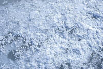 Мотобуксировщик провалился под лёд на Чудском озере