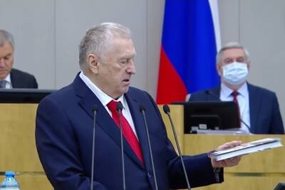 Жириновский подарил обвиняемому в убийстве лося Рашкину книгу о животных