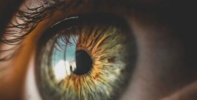 Психолог и сваха рассказала, как читать человека по глазам