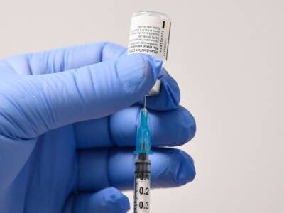 В Нью-Йорке за вакцинацию бустерной дозой будут платить 100 долларов