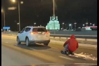 В Воронеже за экстремальное катание на снегокате по оживленной трассе наказаны двое мужчин