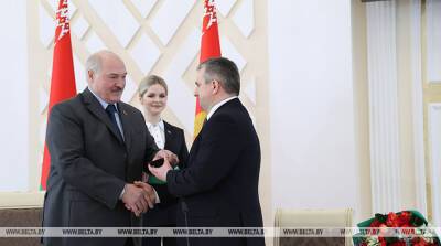 "Объединить в области хороших людей и не рубить сплеча". Лукашенко поставил задачу губернатору Крупко