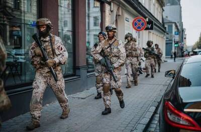 Военным в Латвии разрешат использовать оружие в мирное время — для «спецопераций»