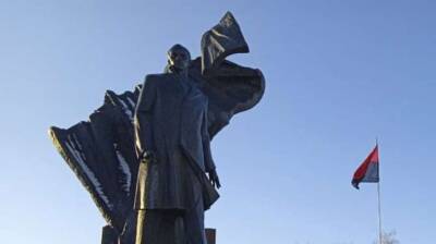 В Тернополе уже второй раз за месяц осквернили памятник Бандере (ФОТО) - lenta.ua - Украина - Тернополь - Первомайск