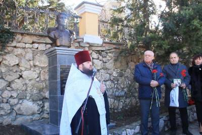 В Балаклаве установили памятник командиру греческого батальона