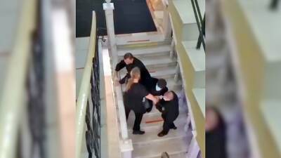 Появилось видео драки отца 9-летней студентки МГУ с преподавателями