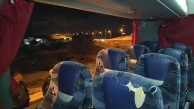 Девочки выпали из окна автобуса в Негеве, водитель исчез