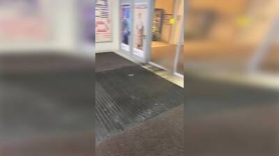 Воронежцы попали под «дождь» в крупном торговом центре: появилось видео