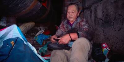 В Новосибирске пенсионерка 13 лет прожила в колодце теплотрассы
