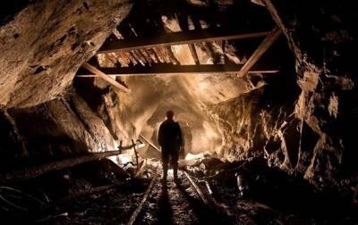 На Луганщине шахтеры третьи сутки остаются под землей, требуя зарплату