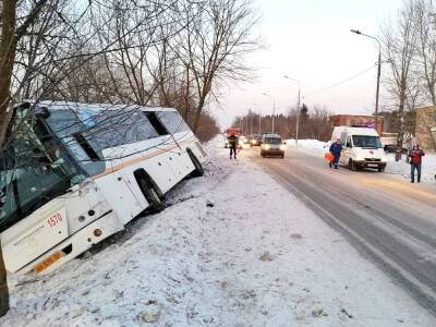 В Новой Москве опрокинулся автобус