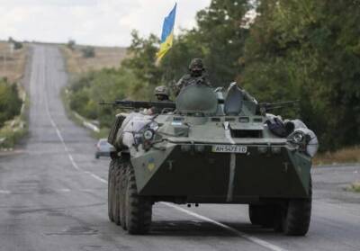 ВСУ установили бронетехнику у жилого дома на линии разграничения в Донбассе