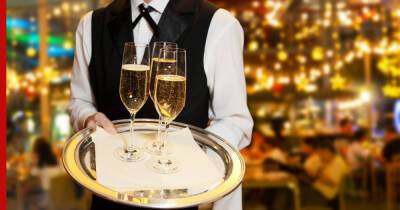 На Новый год в кафе и рестораны Петербурга будут пускать без QR-кодов