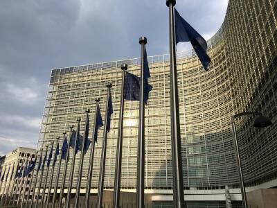 Еврокомиссия запустила суд против Польши за нарушения прав