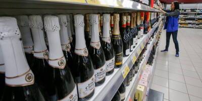 Минимальную цену шампанского предложили увеличить на 18%