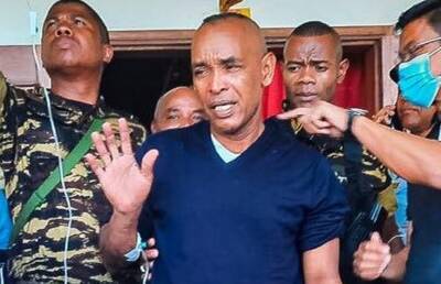 57-летний министр полиции Мадагаскара 12 часов плыл до суши после крушения вертолета над открытым морем