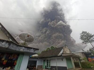 Индонезия - Извержение вулкана в Индонезии: число жертв возросло до 51 - unn.com.ua - Украина - Киев - Индонезия