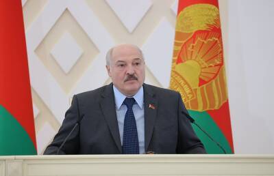 Лукашенко: Будьте осторожны в подборе кадров. Вместе с милицией, КГБ, СК и прокуратурой до сих пор вытягиваем этих мерзавцев