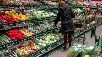 Можно ли открывать упакованные продукты в супермаркете?