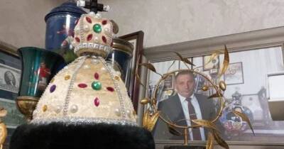 В Смоленске в доме подозреваемого в растрате ректора вуза нашли коллекцию предметов роскоши