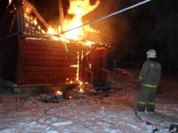 Старичок-асоциал из Вологодского района заживо сгорел пару часов назад в брошенной бане