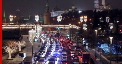 Водителей предупредили о максимальных пробках в Москве перед Новым годом