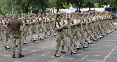Бухгалтеры, журналистки и многие другие. Женщины в Украине теперь обязаны становиться на воинский учет