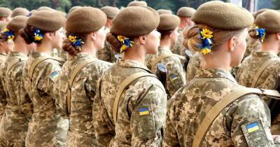 В Украине женщин обяжут стать на военный учет: перечень профессий