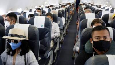 Риск заражения штаммом коронавируса «омикрон» повышается в самолете в несколько раз — эксперт