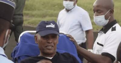 На Мадагаскаре глава МВД выжил после крушения вертолета и 13 часов плыл к берегу (видео)