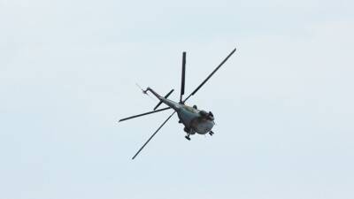 Момент крушения военного вертолета на севере Индии попал на видео