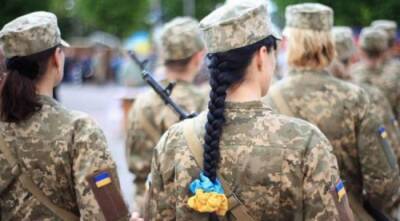 На Украине обязали женщин до 60 лет вставать на воинский учет