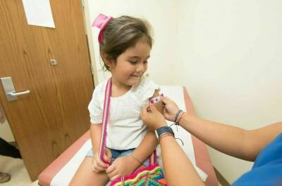 В ВОЗ выступили против массовой вакцинации детей от COVID-19