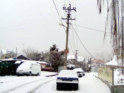 Снегопад в Сочи вызвал сбои в работе транспорта