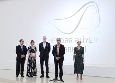 В Центре Гейдара Алиева открылась персональная выставка бразильской художницы Нины Пандольфо (ФОТО)