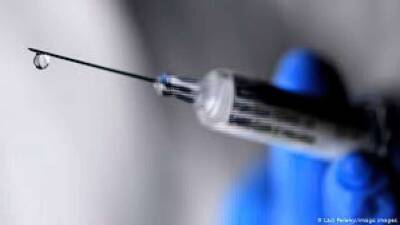 В Украине вводят третью бустерную дозу вакцины от коронавируса