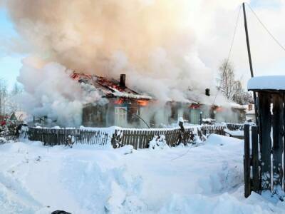 Восьмиквартирный дом загорелся в Семенове