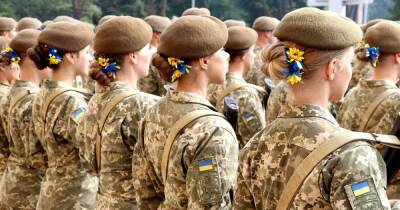 Минобороны Украины обязало женщин встать на воинский учет (приказ)