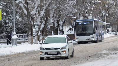 Снегопад превратил Севастополь в горнолыжный курорт