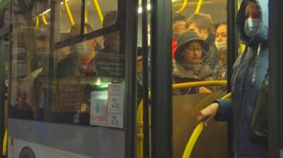 В Воронеже 76-летняя пассажирка упала при резком манёвре автобуса