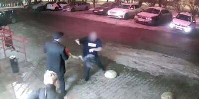 Видео: в Москве приезжий облил бензином посетителей бара и загорелся сам