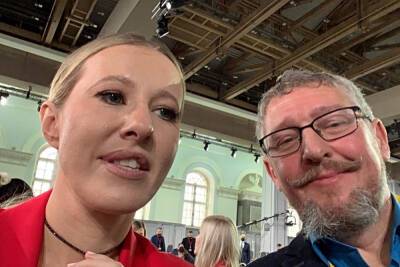 Мурманский журналист слушает пресс-конференцию Путина вместе с Собчак