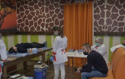 В Черновцах организовали сдачу крови в ТРЦ