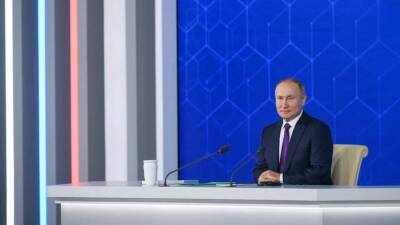Владимир Путин уклончиво ответил на вопрос о полной вакцинации России от ковида