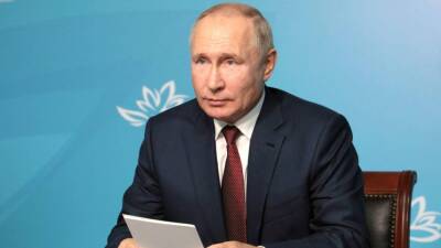 Путин заявил, что не вмешивается в работу Центробанка