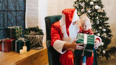 Психолог Наумова назвала подходящий для знакомства с Дедом Морозом возраст ребёнка