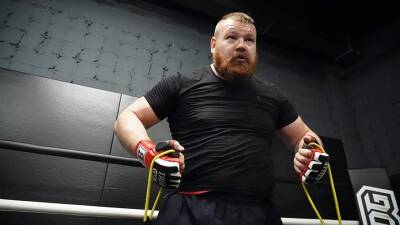 Сына бойца MMA Дацика избили в Москве