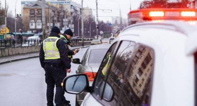 Полиция массово штрафует владельцев иномарок в Украине
