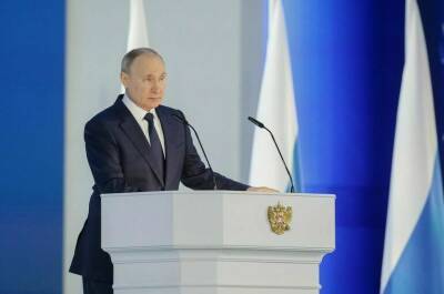 Полный уход в виртуальный мир ведет к деградации, считает Путин