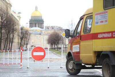 Более 200 домов в Петербурге остались без тепла из-за прорыва труб